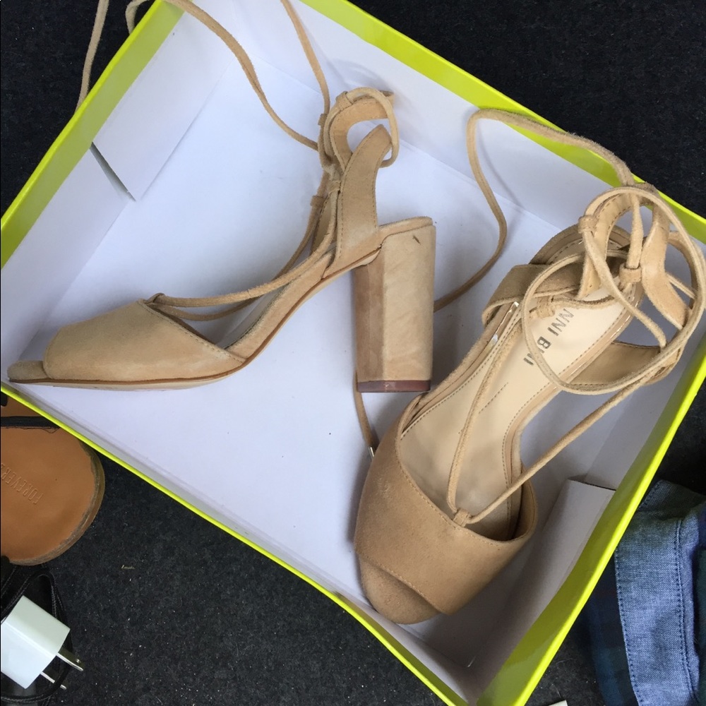 Gianni Bini Nude Heels